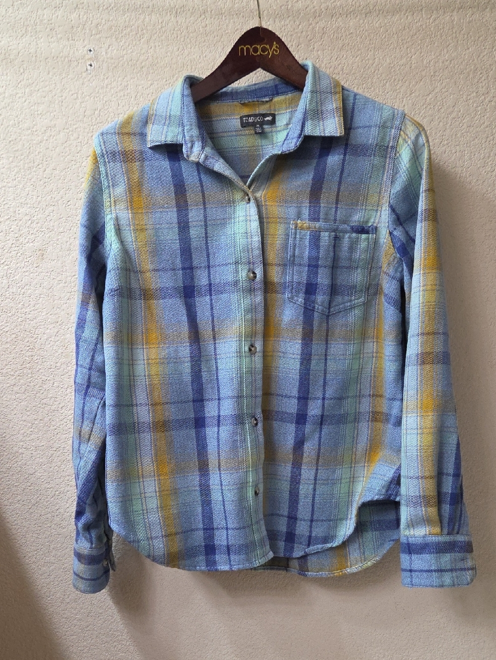 Light Blue Checkered Flannel .. Toad & Co Long Sleeve Button Up .. Size Medium